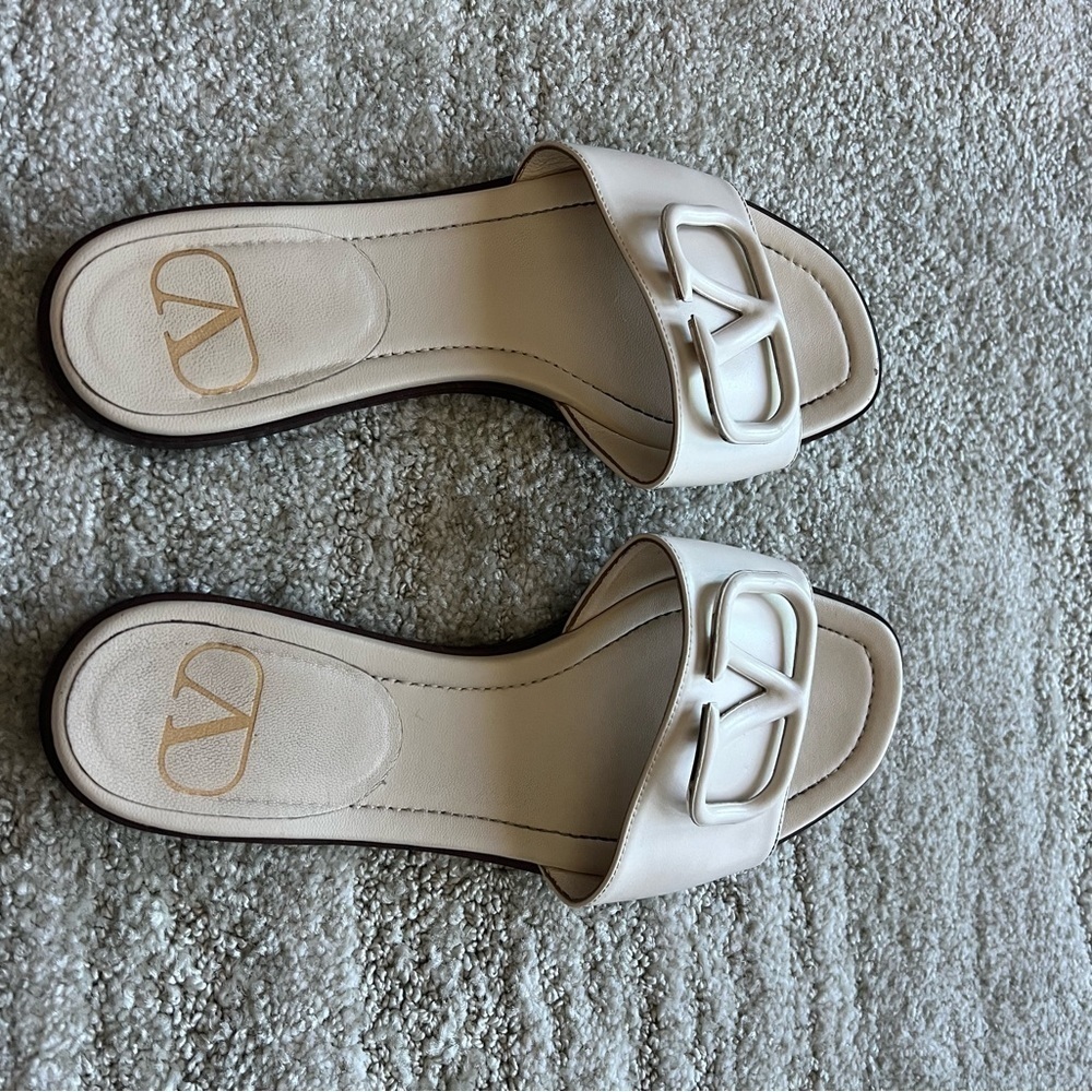 VALENTINO GARAVANI White Leather Cut-Out VLOGO Slides - Picture 5 of 8